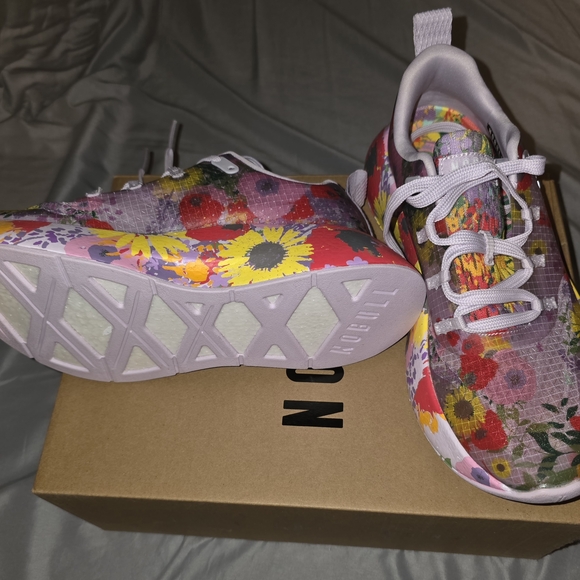 Brand New!Floral Women's Sneakers - Picture 2 of 2